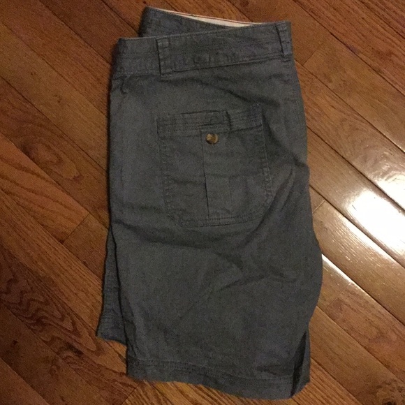 Dockers Cargo Shorts - Picture 2 of 3